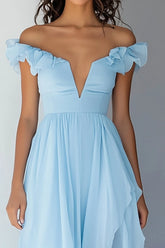 Schulterfreies A-Linie Himmelblaues Chiffon Ballkleid mit Rüschen